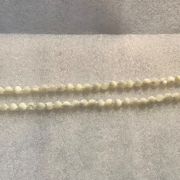 Vintage Mother of Pearl Necklace Iridescent 8mm Beads Knotted 32 Inch - Picture 5 of 7